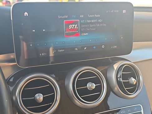 Used 2022 Mercedes-Benz GLC 300 4MATIC image 16