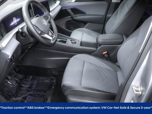 Used 2025 Volkswagen Tiguan SE image 5