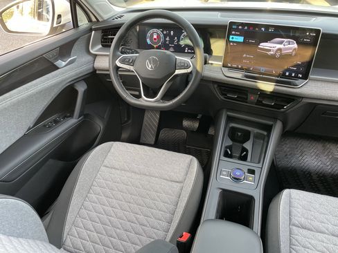 Used 2025 Volkswagen Tiguan S image 13