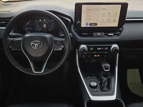 Used 2025 Toyota RAV4 XSE AWD/4WD image 11