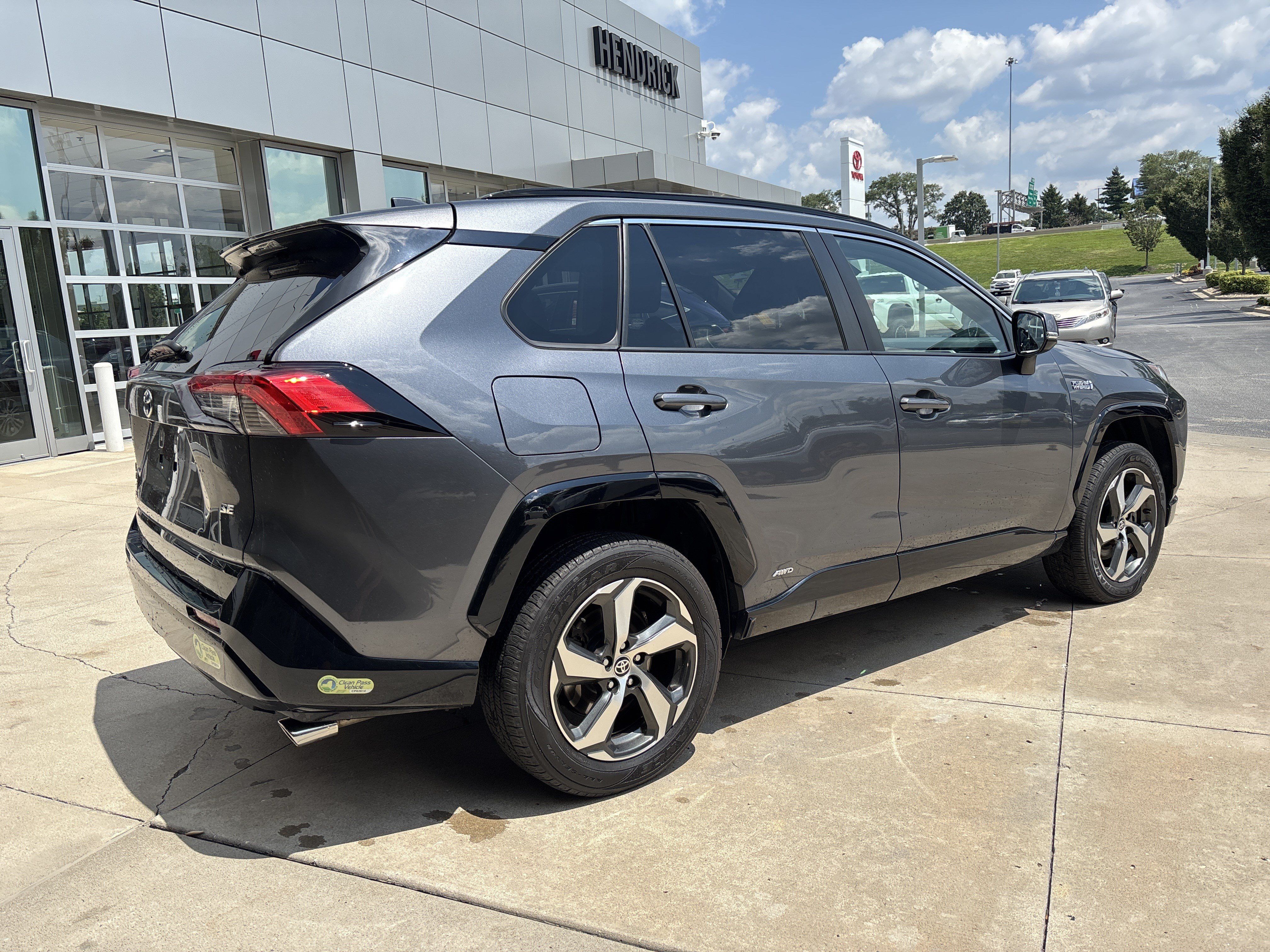 Used 2022 Toyota RAV4 SE w/ Weather & Moonroof Package AWD/4WD image 6