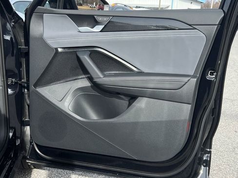 New 2026 Volkswagen Tiguan SE R-Line image 8