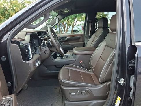 Used 2024 GMC Sierra 1500 Denali w/ Technology Package AWD/4WD image 9