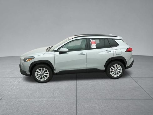 Used 2022 Toyota Corolla Cross LE w/ Moonroof Package FWD image 4