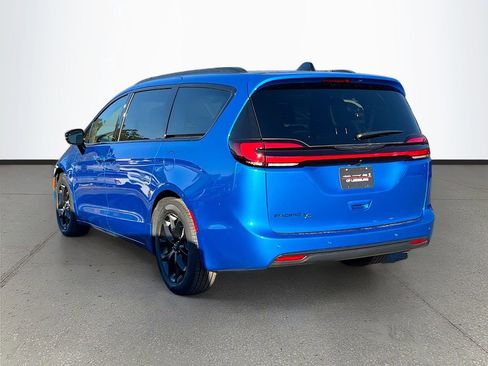 New 2026 Chrysler Pacifica Select w/ S Appearance Package image 5