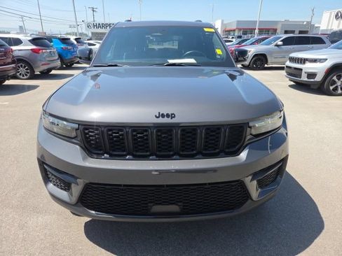 Used 2024 Jeep Grand Cherokee Altitude AWD/4WD image 2