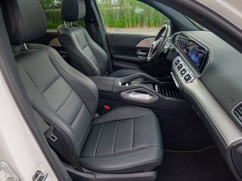 Used 2024 Mercedes-Benz GLS 450 4MATIC image 28