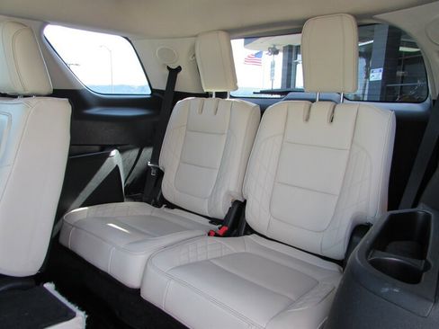 Used 2018 Ford Explorer Platinum AWD/4WD image 12