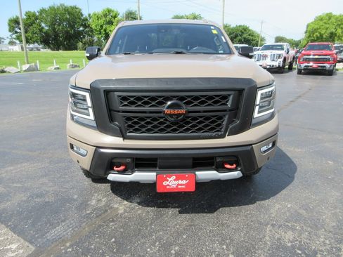 Used 2021 Nissan Titan PRO-4X w/ Pro-4x Convenience Package AWD/4WD image 13