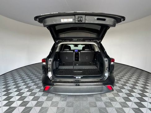 Used 2023 Toyota Highlander XLE AWD/4WD image 26