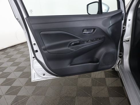 Used 2024 Nissan Versa SV w/ Trunk Package image 18