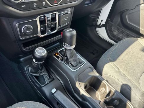 Used 2024 Jeep Wrangler Sport S image 26