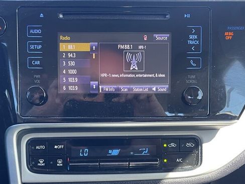 Used 2018 Toyota Corolla LE w/ Body Protection Package FWD image 10