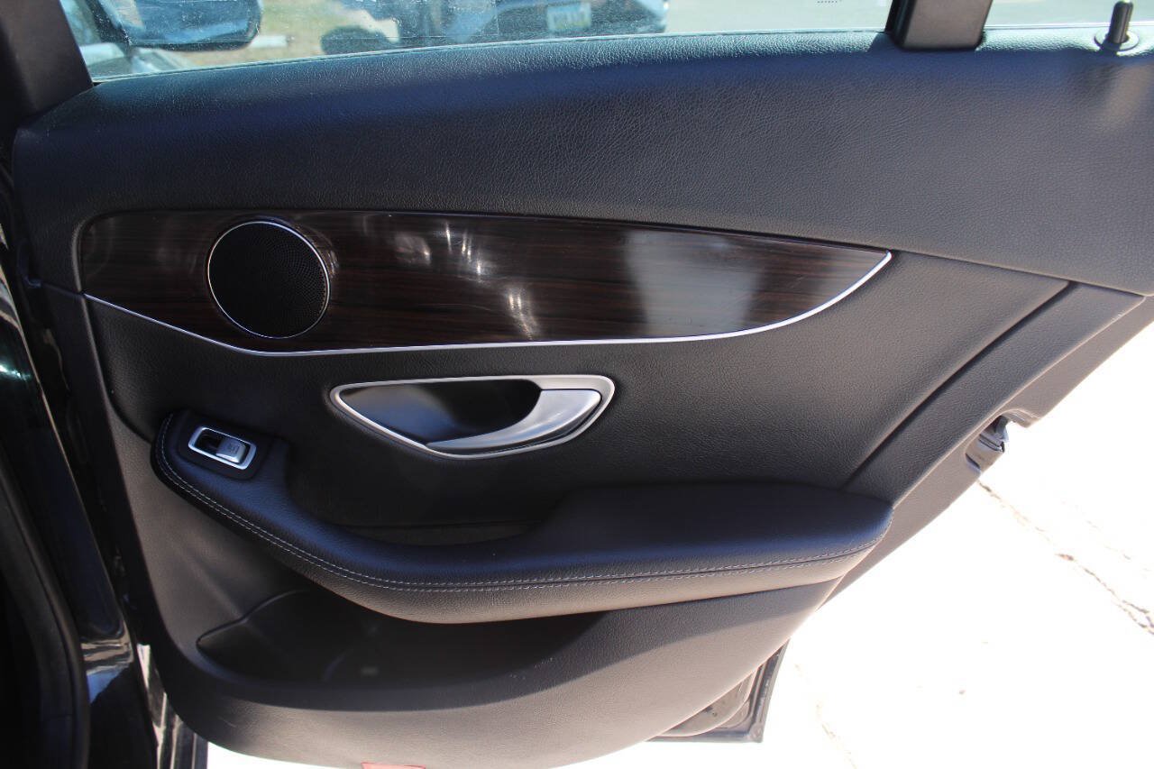 Used 2018 Mercedes-Benz C 300 4MATIC Sedan image 5
