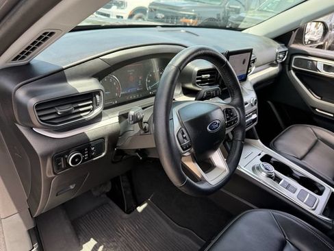 Used 2023 Ford Explorer XLT w/ Equipment Group 202A RWD image 10