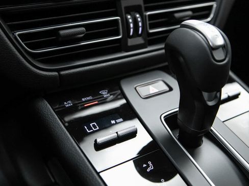 New 2026 Porsche Macan AWD/4WD image 28