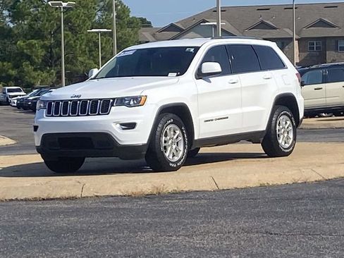 Used 2018 Jeep Grand Cherokee Laredo RWD image 6