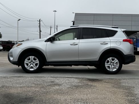 Used 2015 Toyota RAV4 LE image 7