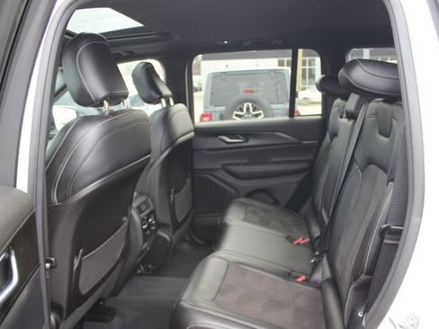 Used 2023 Jeep Grand Cherokee Altitude AWD/4WD image 23
