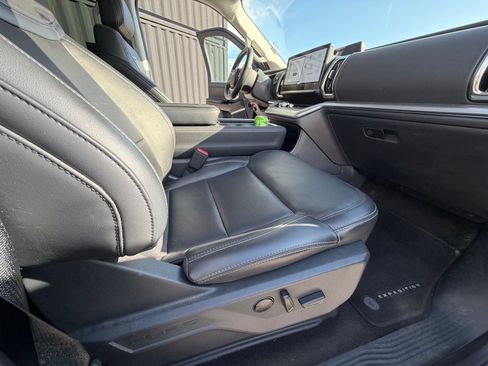 Used 2025 Ford Expedition Platinum AWD/4WD image 16