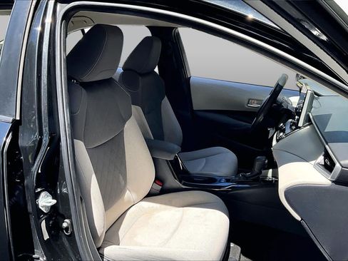 Used 2021 Toyota Corolla LE w/ Carpet Mat Package (TMS) FWD image 9