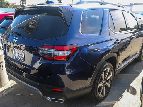 Used 2024 Honda Pilot Touring image 7