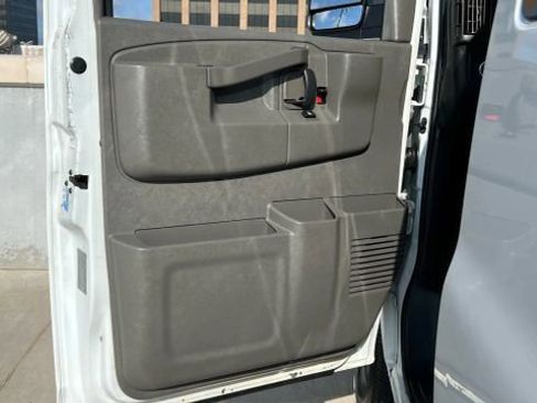 Used 2017 Chevrolet Express 3500 LT w/ LT Preferred Equipment Group image 12