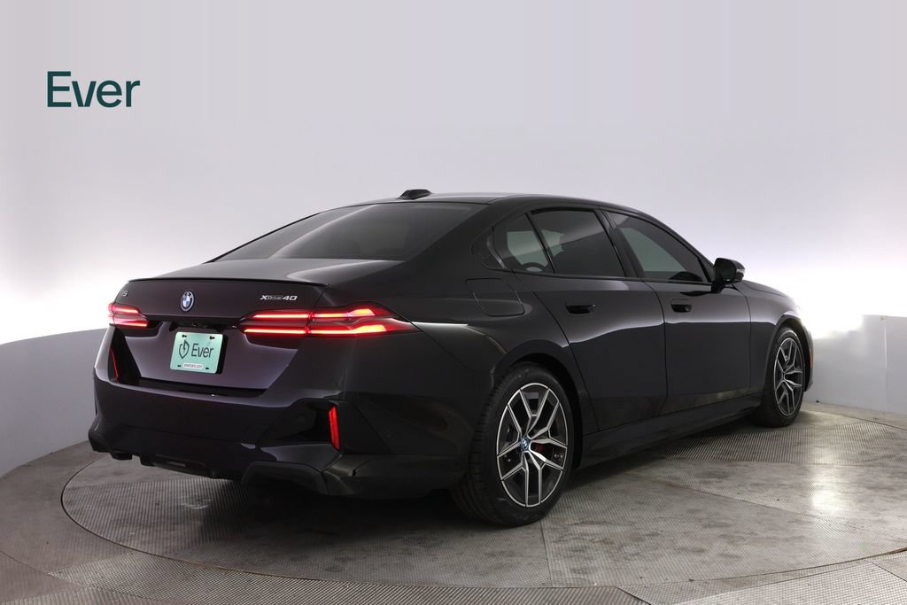 Used 2025 BMW i5 M60 w/ M Sport Package AWD/4WD image 3