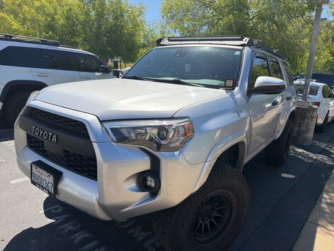Used 2022 Toyota 4Runner SR5 AWD/4WD image 1