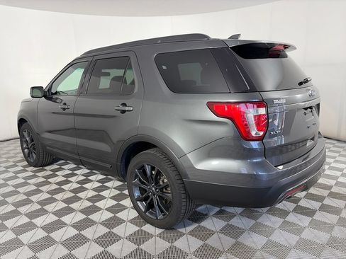 Used 2017 Ford Explorer XLT w/ Equipment Group 202A AWD/4WD image 5