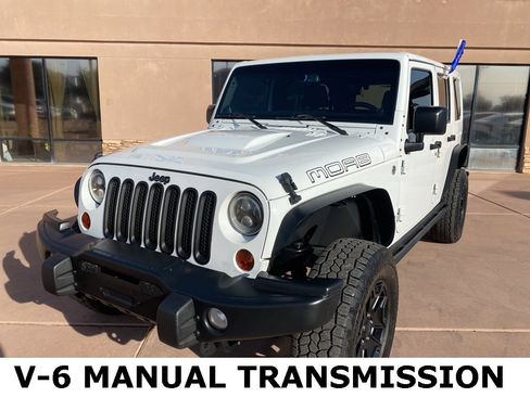 Used 2013 Jeep Wrangler Unlimited Sahara image 2
