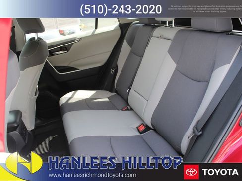 Used 2025 Toyota RAV4 XLE AWD/4WD image 14