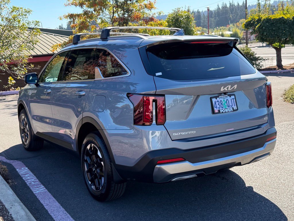 Used 2025 Kia Sorento S AWD/4WD image 5