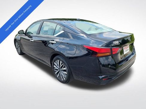 Used 2025 Nissan Altima 2.5 SV FWD image 3