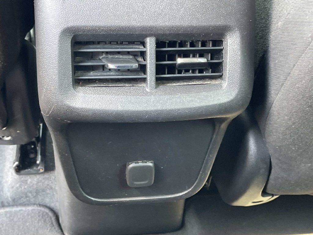 Used 2018 Chevrolet Equinox LT FWD image 17