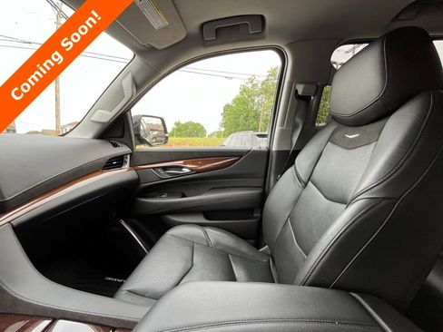 Used 2020 Cadillac Escalade Premium Luxury AWD/4WD image 17