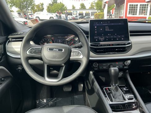 Used 2025 Jeep Compass Limited AWD/4WD image 9