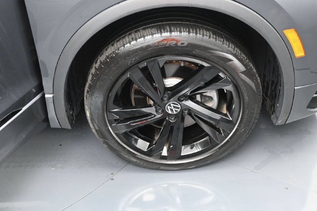 Used 2023 Volkswagen Tiguan SE R-Line FWD image 37