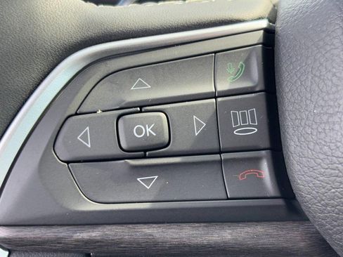 Used 2024 Jeep Grand Cherokee L Limited w/ Luxury Tech Group II image 18