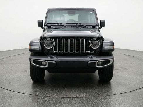Used 2025 Jeep Wrangler Sahara image 2
