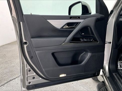 Used 2025 Lexus LX 700h F Sport image 24