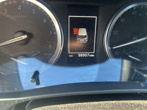 Used 2017 Toyota Highlander SE image 5