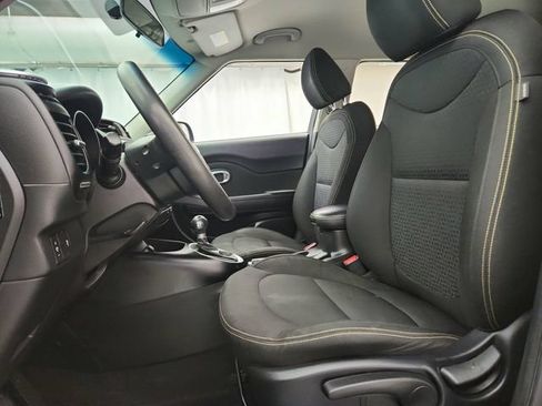 Used 2015 Kia Soul + FWD image 10