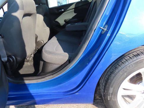 Used 2017 Chevrolet Cruze LT image 11