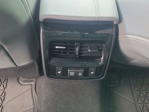 Used 2021 Toyota Avalon Limited FWD image 16