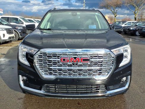 Used 2023 GMC Terrain Denali w/ Black Diamond Edition image 8