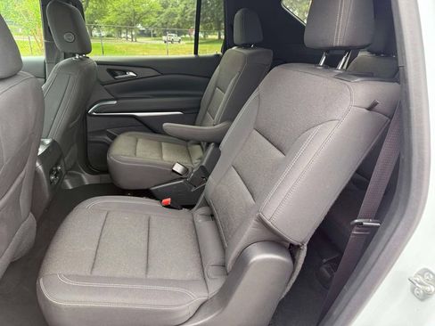 Used 2024 Chevrolet Traverse LT FWD image 14