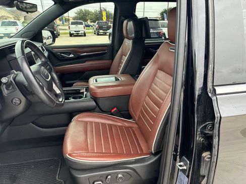 Used 2023 GMC Yukon Denali Ultimate AWD/4WD image 13