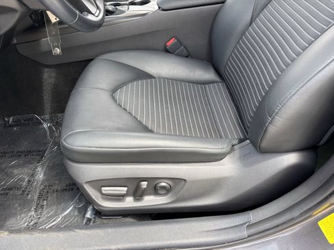 Used 2021 Toyota Camry SE FWD image 18