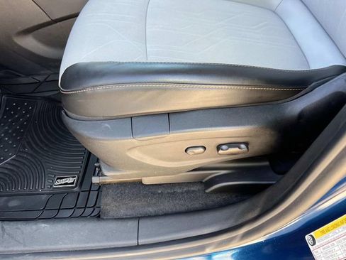 Used 2020 Chevrolet Trax LT w/ LT Convenience Package image 17